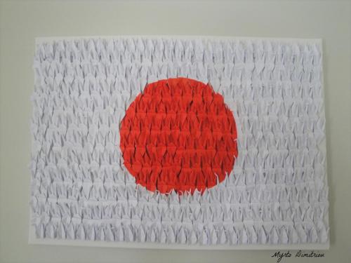 100 cranes Japanese flag
